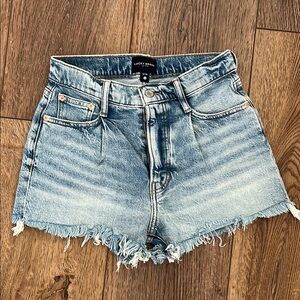 Lucky Brand Mom high Rise Women's short Denim‎ Shorts - Blue size 2/26